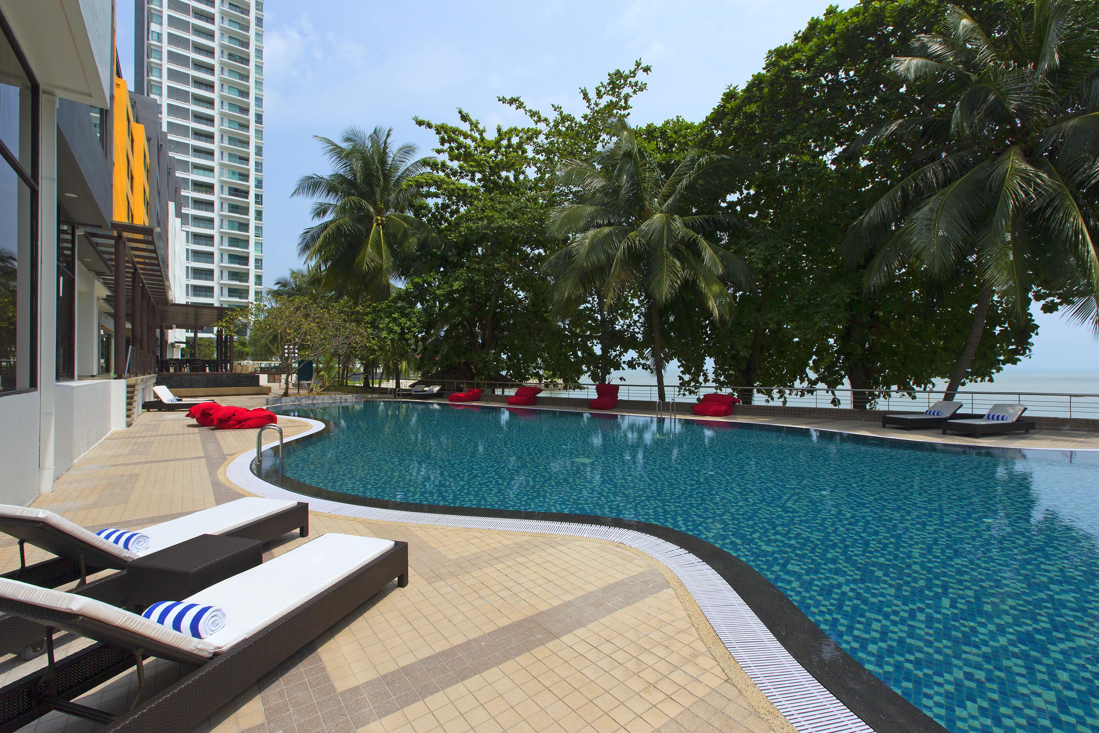 Mercure Penang Beach Танджунг-Бунга Экстерьер фото