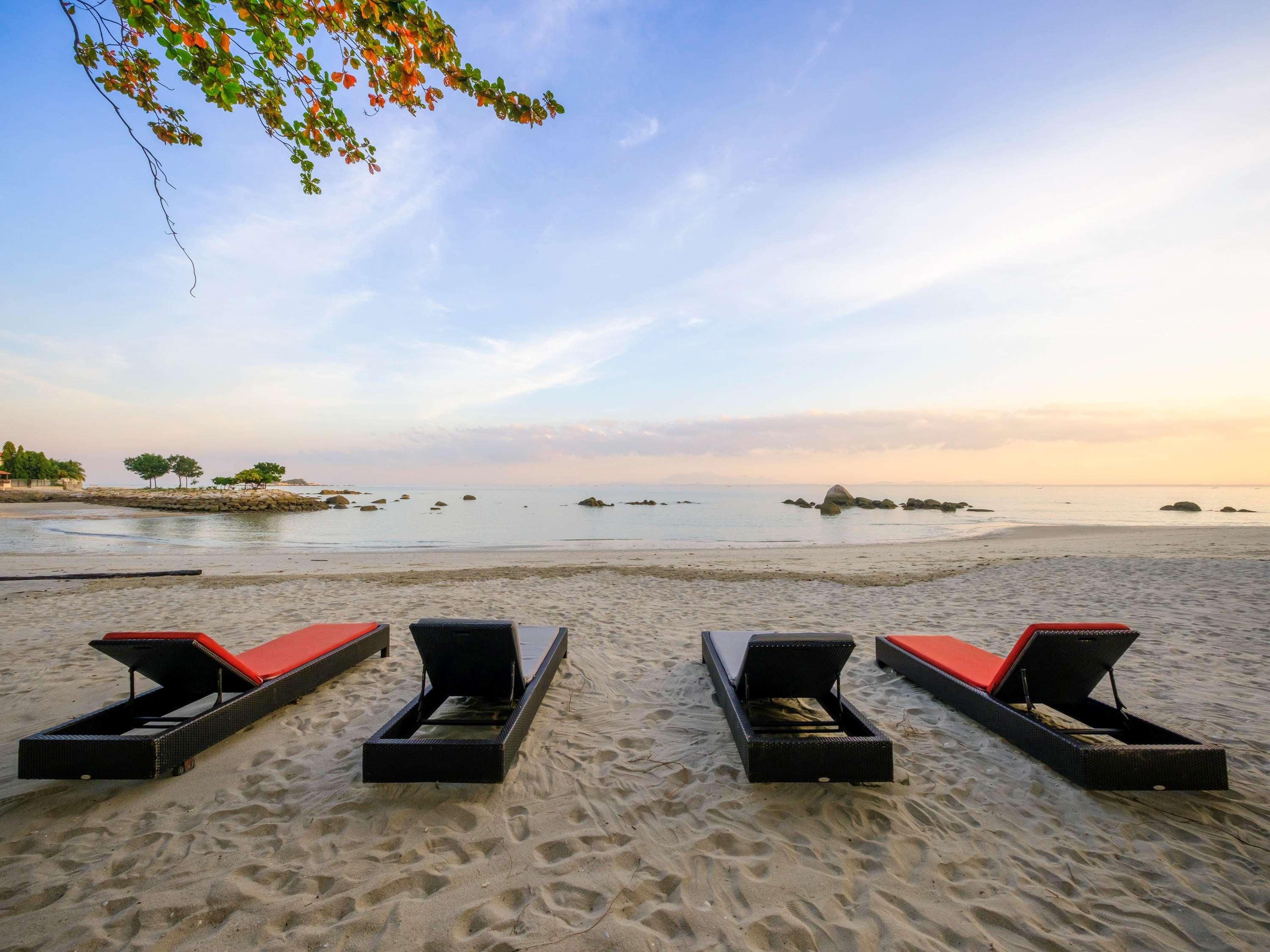 Mercure Penang Beach Танджунг-Бунга Экстерьер фото