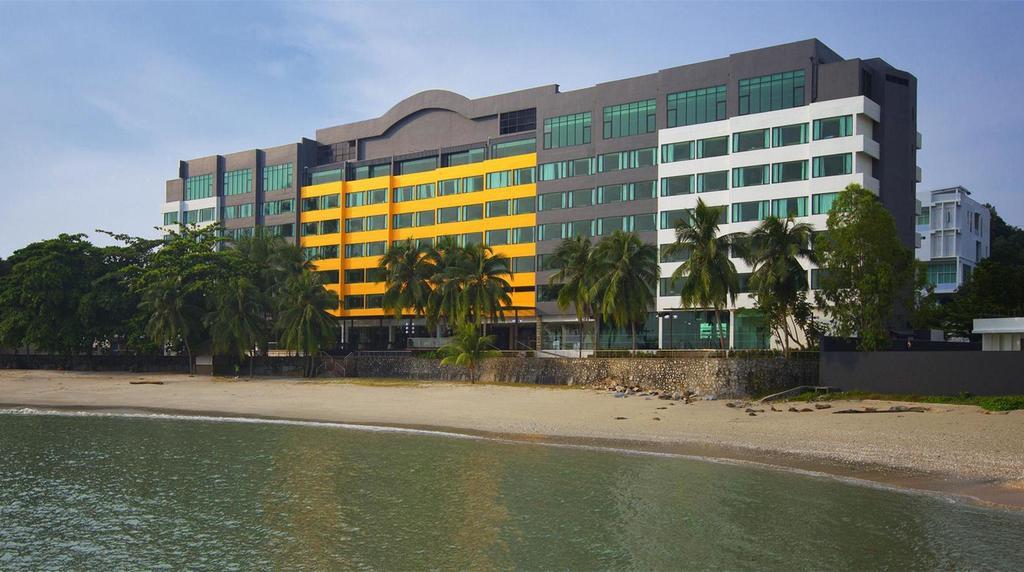 Mercure Penang Beach Танджунг-Бунга Экстерьер фото