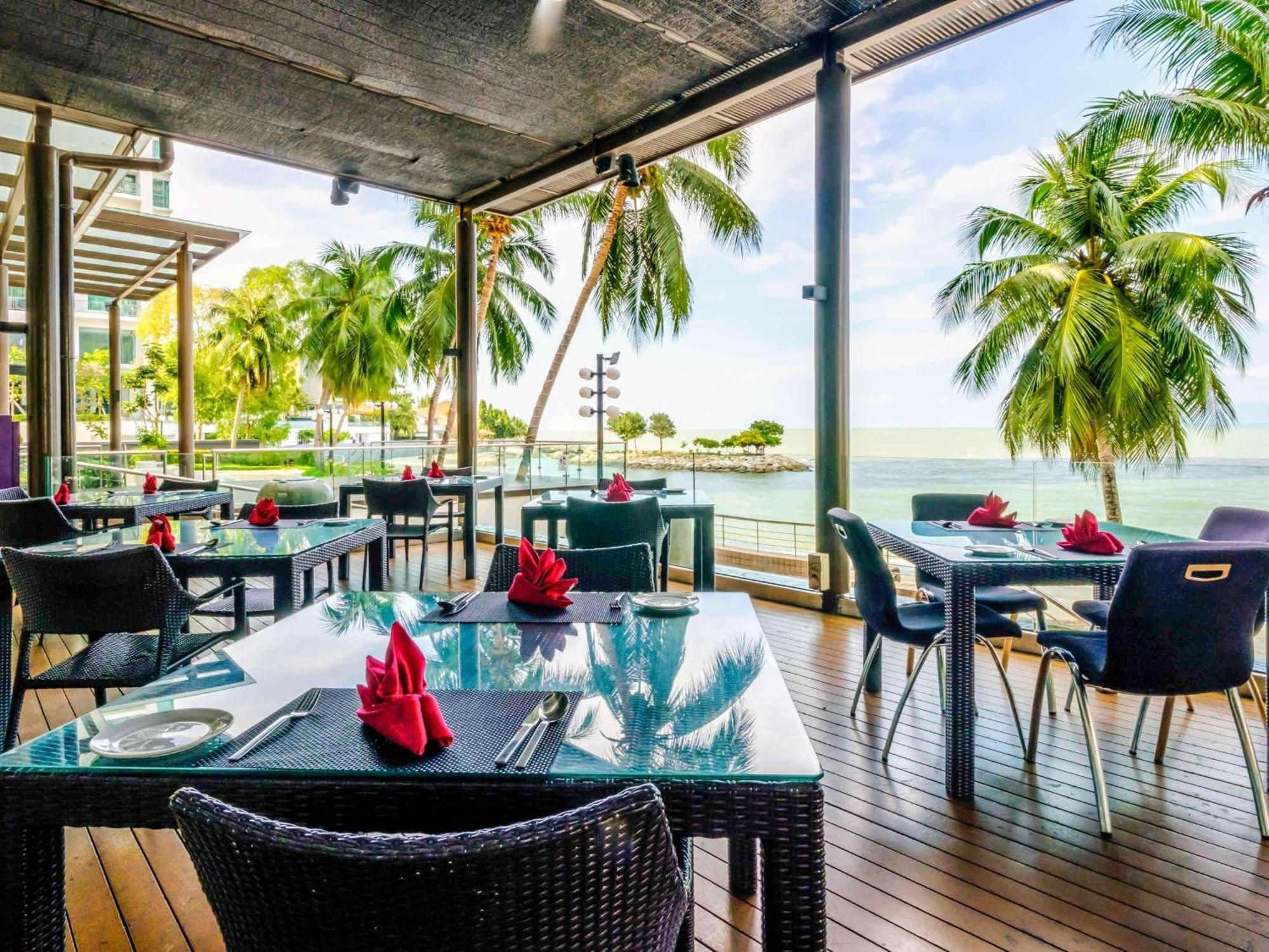 Mercure Penang Beach Танджунг-Бунга Экстерьер фото