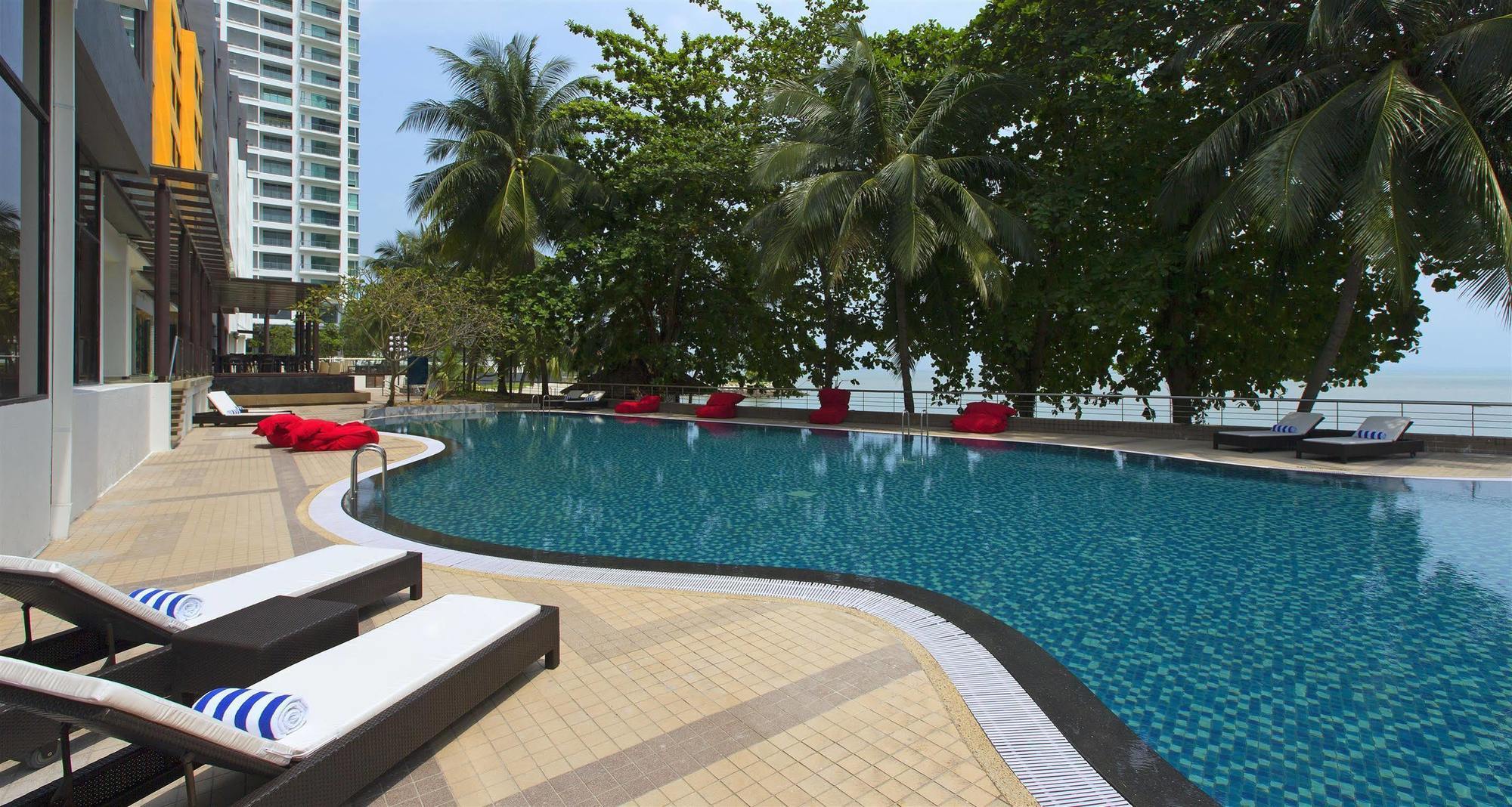 Mercure Penang Beach Танджунг-Бунга Экстерьер фото