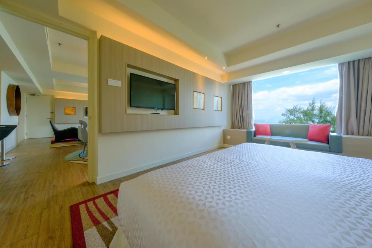Mercure Penang Beach Танджунг-Бунга Экстерьер фото